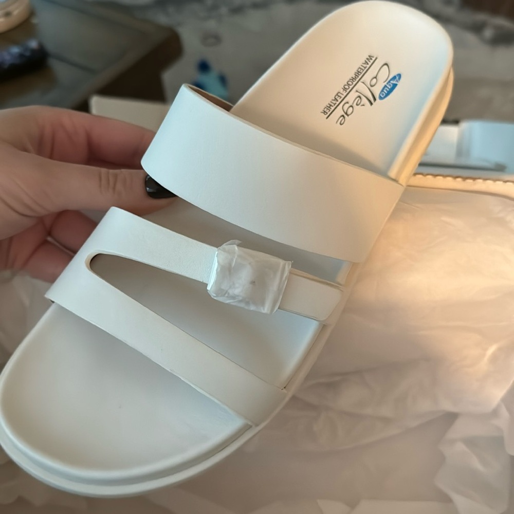 White waterproof leather sandal slides with buckle, Size 9 women’s